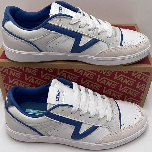 Vans WMNS Lowland Cc Jmp R
Court Navy/White
VN0007P2NAV
Sneakers - Picture 2 of 16